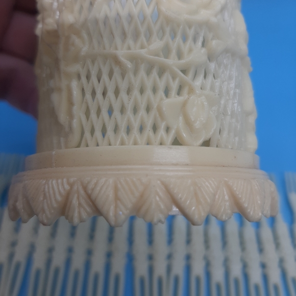 Vintage 1978 Celluloid 36 Appetizer Forks With Floral Rose Intricate Holder - Picture 5 of 7